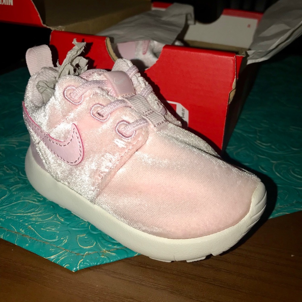 BRAND NEW Toddler Nike Roshe One Tennis Shoes